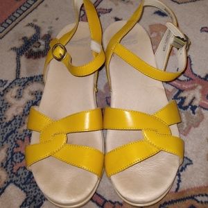 Karmen Yellow Dansko Sandals 38 8 Faux Wood Clog